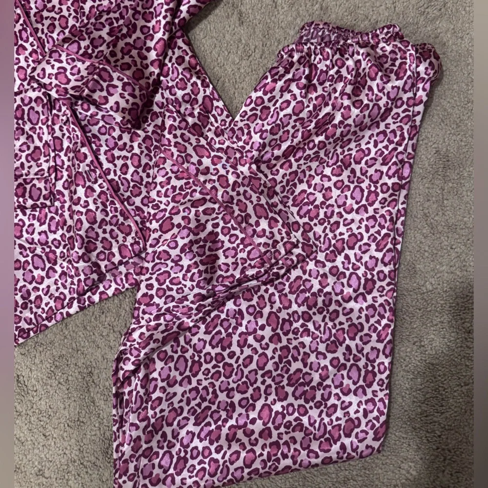 Gilligan & O’Malley Pink Leopard Pajama Set - Picture 3 of 5